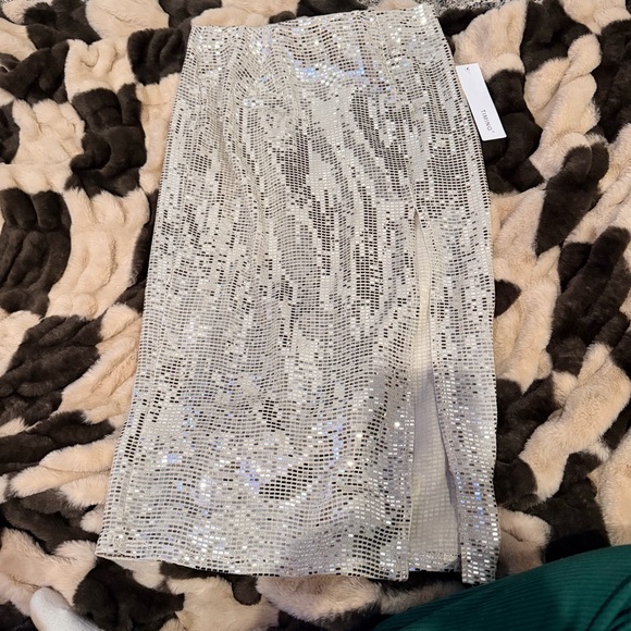 Timing Silver Sequin Pencil Skirt - Picture 1 of 2
